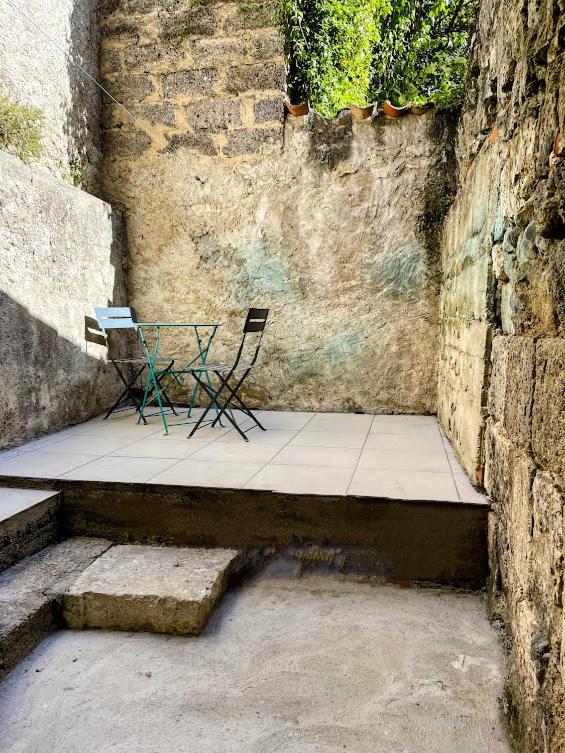 Le Cosy - T2 Avec Petite Cour Dans Centre Historique De Nerac Apartment Exterior photo